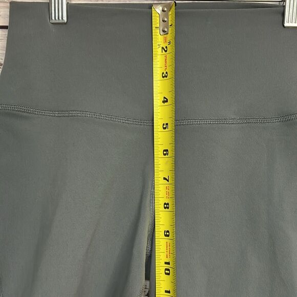 Alo Yoga Coast Capri Leggings Mesh Gray Women’s Small Cropped Athleticwear - Picture 12 of 13